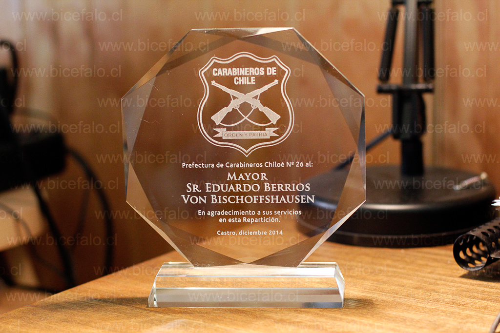 trofeo cristal octogonal carabineros
