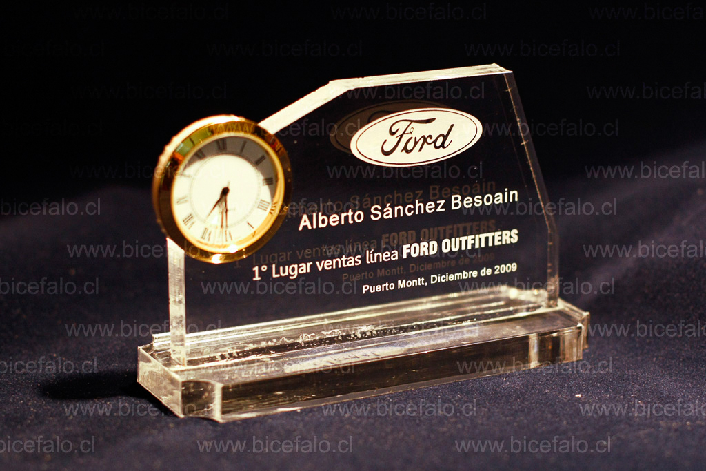 trofeo acrilico con reloj embutido